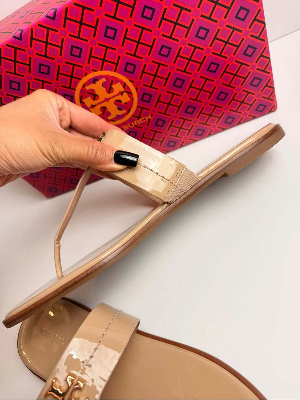 Tory Burch Mini Everly Flat Sandals Goan Sand Gold Patent Thong Women’s US 11